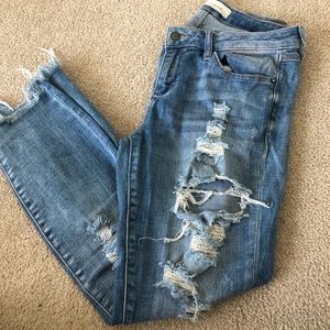 SOLD Hidden jeans distressed skinny/mom jean
